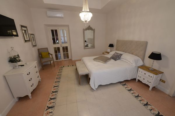 Bedroom Furniture Arrangement